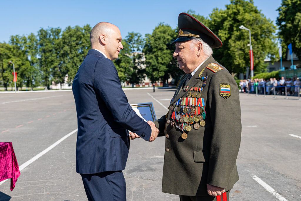 Алексей Беспрозванных поздравил калининградских пограничников с праздником