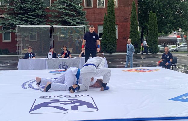 В Калининграде среди курсантов организовали соревнования по самообороне