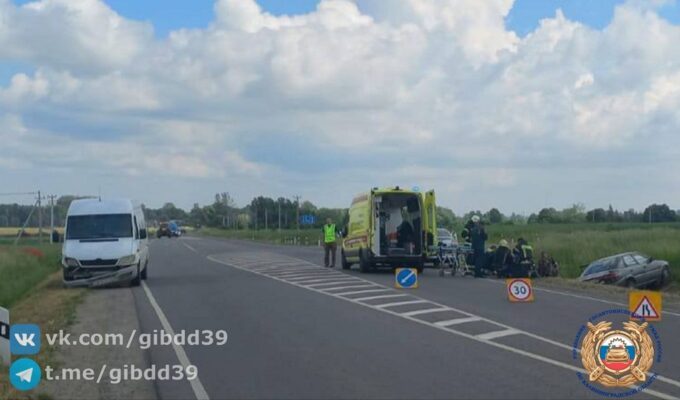 «Мерседес» не уступил дорогу и врезался в «Тойоту» на дороге Калининград-Полесск