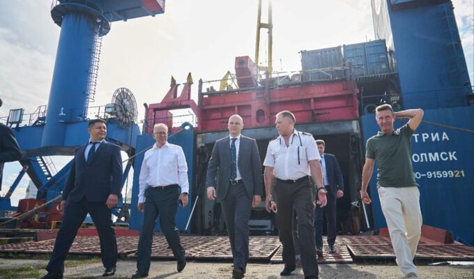 Беспрозванных посетил морской торговый порт в Калининграде