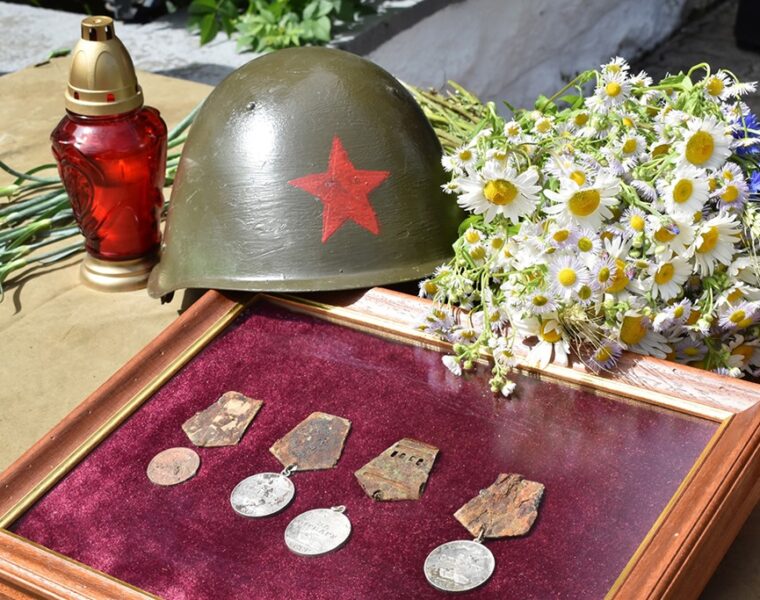В Приморске перезахоронили останки солдат, погибших на войне