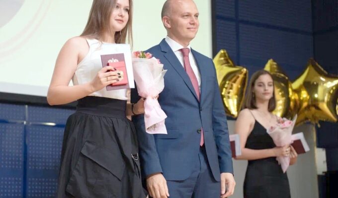 Во взрослую жизнь: в школах Калининградской области проходят выпускные