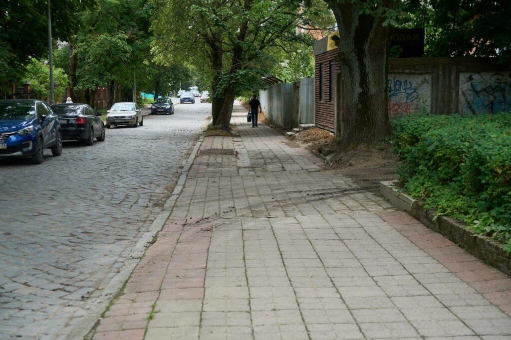 Не тротуары, а направления: Беспрозванных остался недоволен тротуарами Калининграда