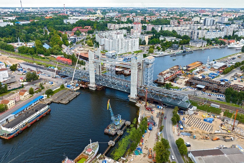 В Калининграде смонтировали пролетные строения на железнодорожном мосту