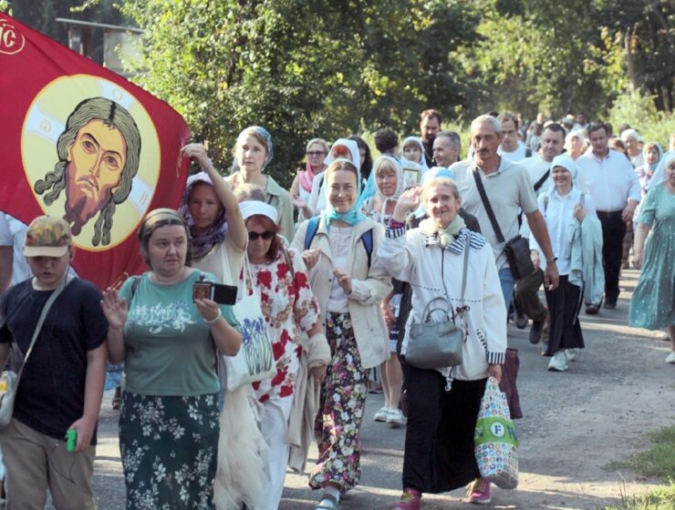 Более 1000 человек приняли участие в Успенском крестном ходе Калининградской митрополии