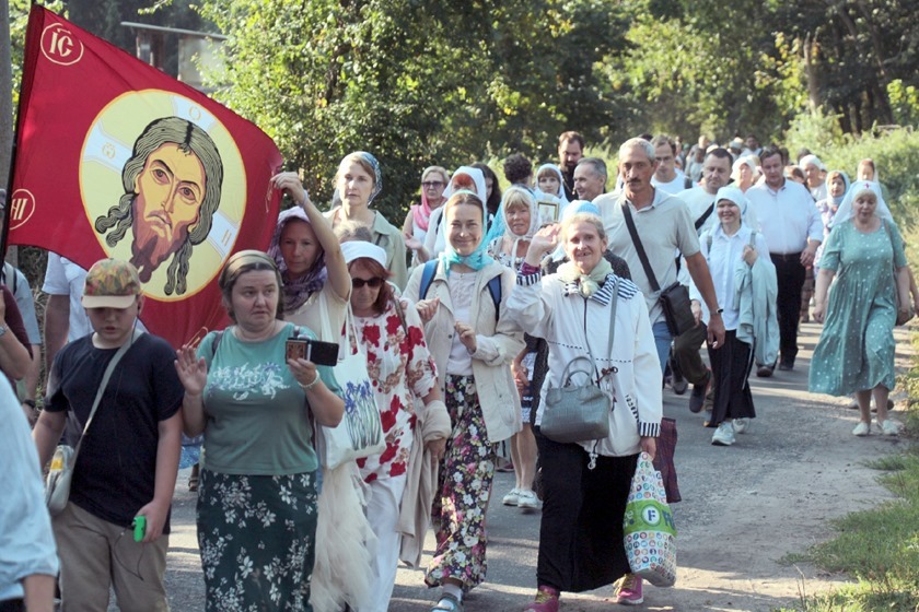 Более 1000 человек приняли участие в Успенском крестном ходе Калининградской митрополии