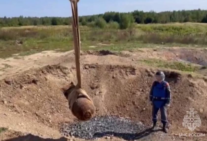 В лесу возле Поваровку нашли огромную бомбу