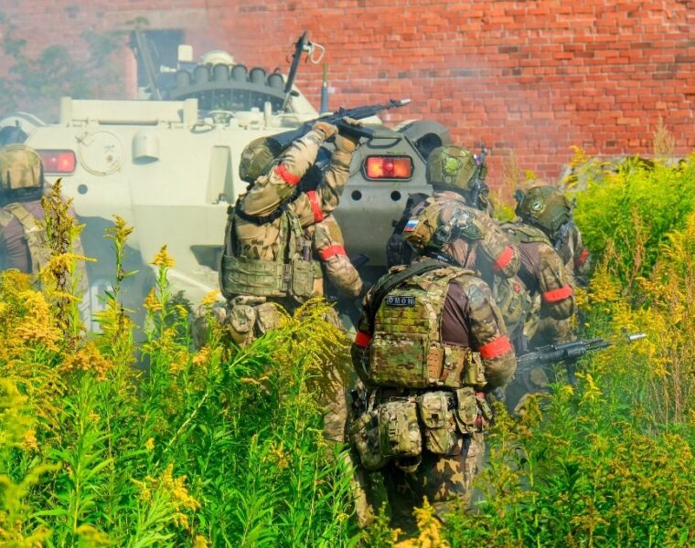 В Калининграде ОМОН «Град» Росгвардии провёл занятия по задержанию вооружённых преступников