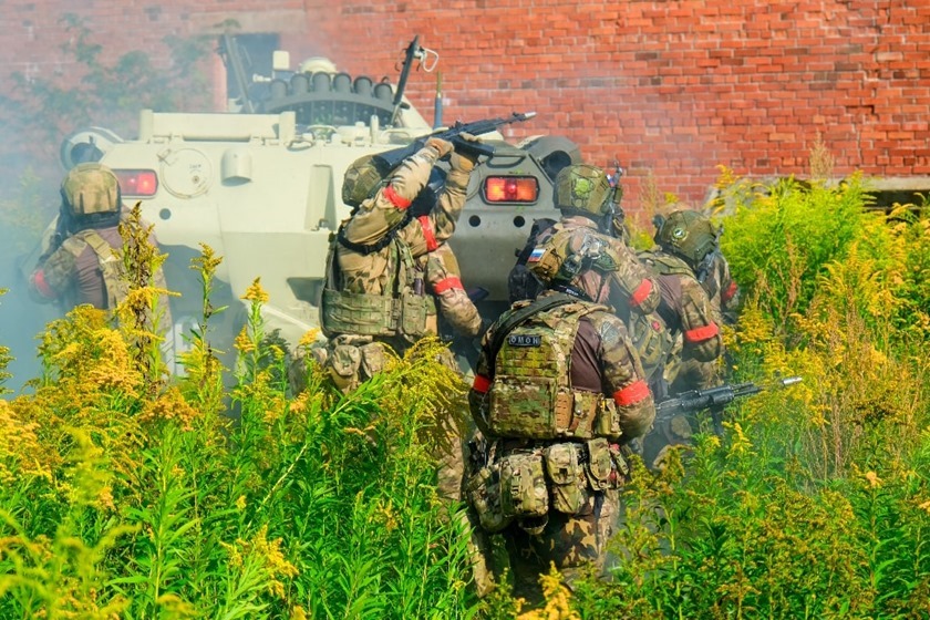 В Калининграде ОМОН «Град» Росгвардии провёл занятия по задержанию вооружённых преступников