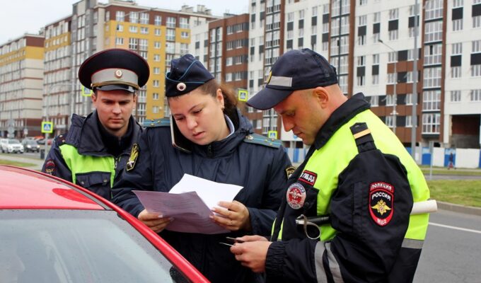 Сотрудники УФССП и Госавтоинспекции провели рейд в Калининграде по поиску должников