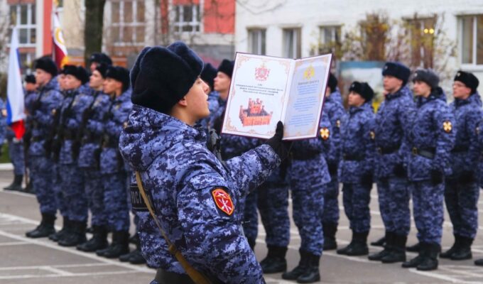 Три десятка новобранцев Росгвардии дали клятву на верность Родине