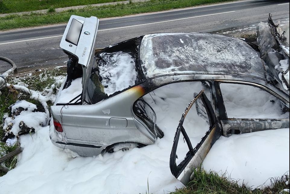 Сотрудники МЧС России оперативно ликвидировали последствия ДТП близ Зеленоградска Сотрудники МЧС России оперативно ликвидировали последствия ДТП близ Зеленоградска