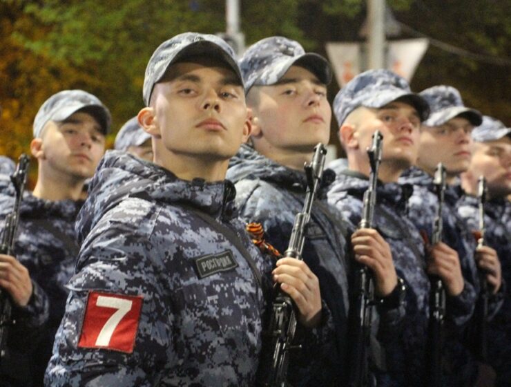 В Калининграде росгвардейцы приняли участие в первой ночной репетиции парада Победы В Калининграде росгвардейцы приняли участие в первой ночной репетиции парада Победы