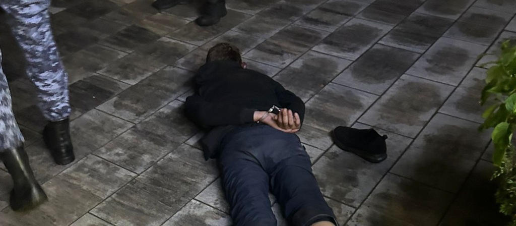 Ночной дебош в центре Калининграда: росгвардейцы остановили взломщика Ночной дебош в центре Калининграда: росгвардейцы остановили взломщика