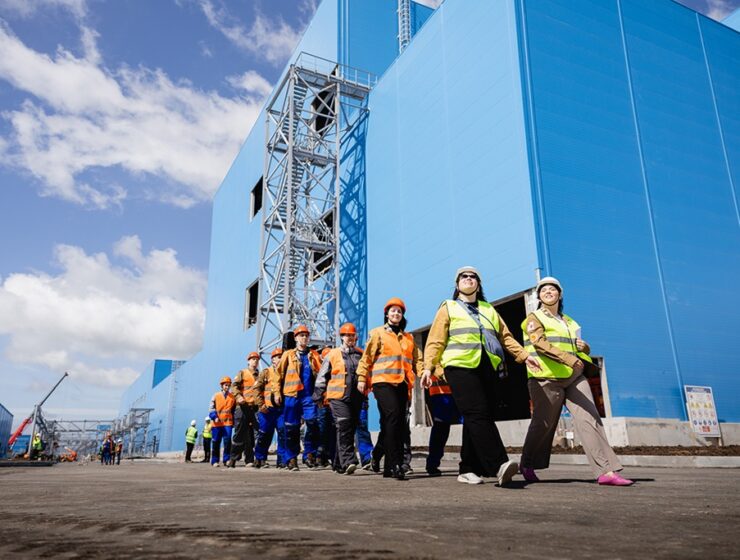 Студенческие отряды начали работу на первой в России гигафабрике Студенческие отряды начали работу на первой в России гигафабрике