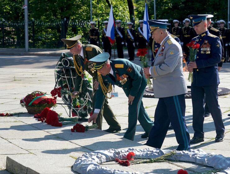Губернатор и делегация ОДКБ почтили память героев Великой Отечественной войны