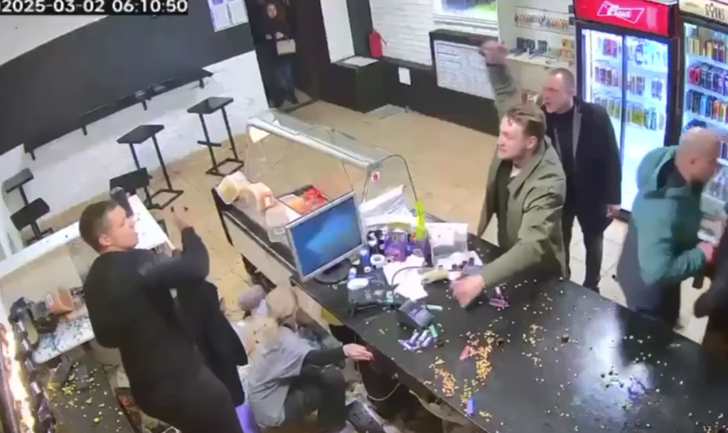 Дебош в черняховском баре закончился для двоих посетителей арестом Дебош в черняховском баре закончился для двоих посетителей арестом