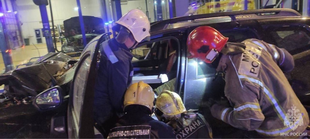 Ночной дорожный инцидент на улице Гагарина в Калининграде Ночной дорожный инцидент на улице Гагарина в Калининграде