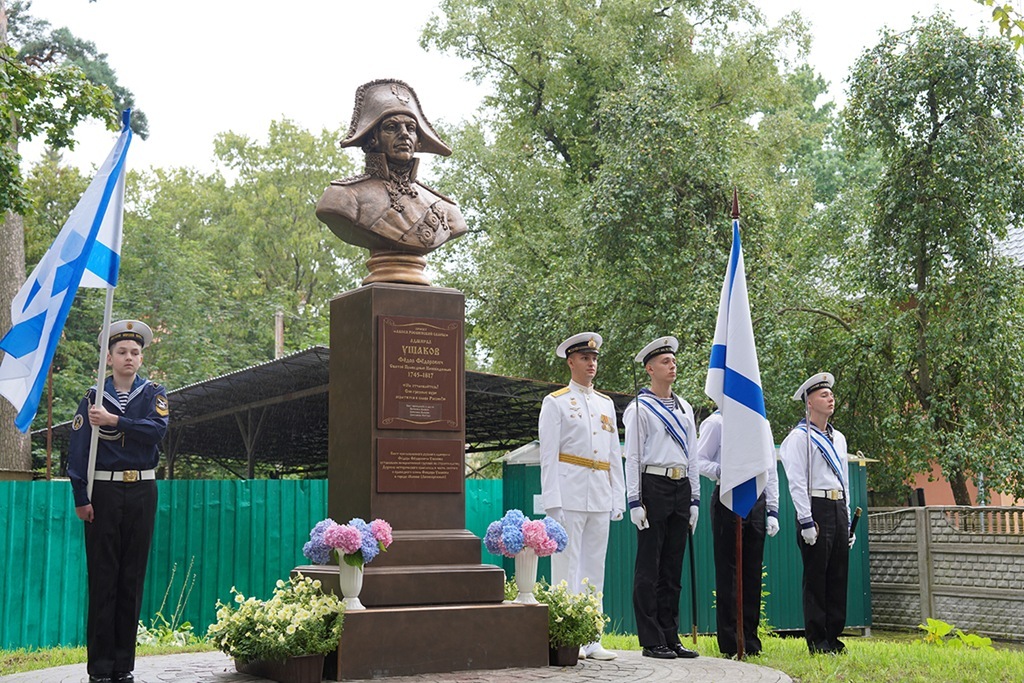 Открыт памятник легендарному русскому флотоводцу Фёдору Ушакову в Калининграде Открыт памятник легендарному русскому флотоводцу Фёдору Ушакову в Калининграде
