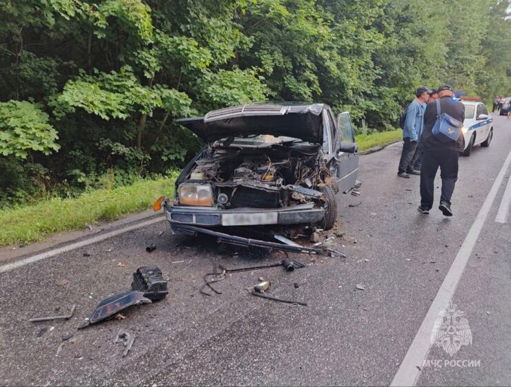 В Свободном столкнулись три легковушки В Свободном столкнулись три легковушки
