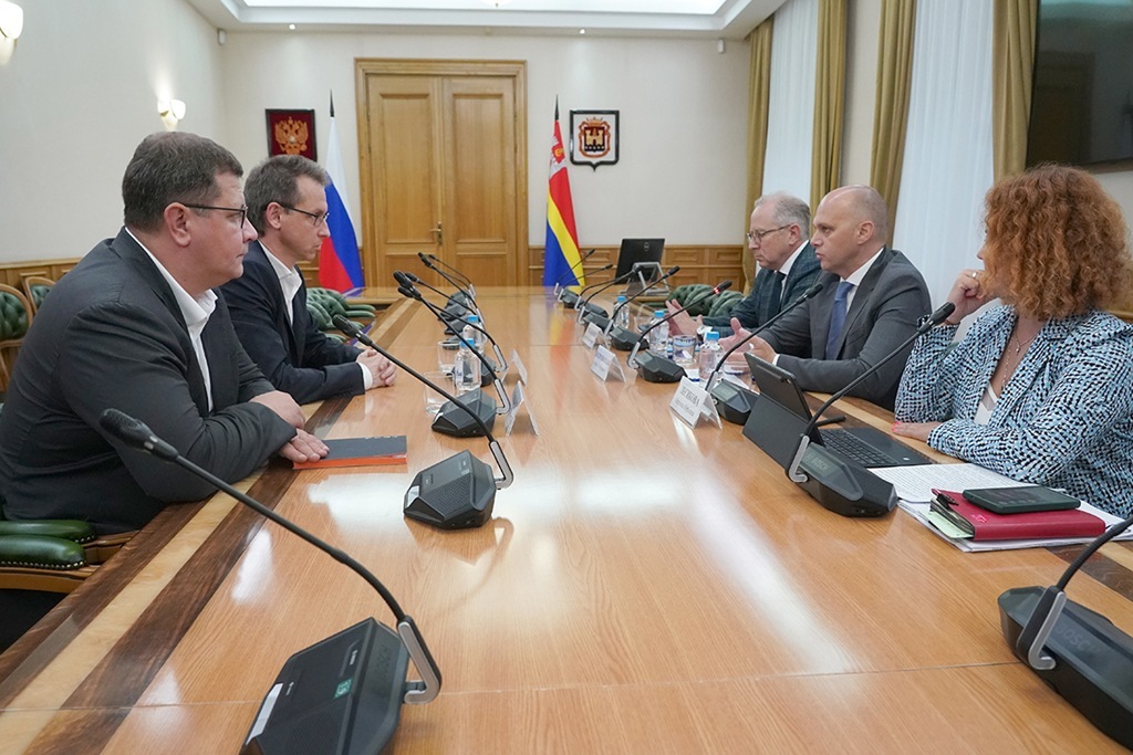 Портовую инфраструктуру Калининградской области обсудили на встрече губернатора с представителями FESCO Портовую инфраструктуру Калининградской области обсудили на встрече губернатора с представителями FESCO