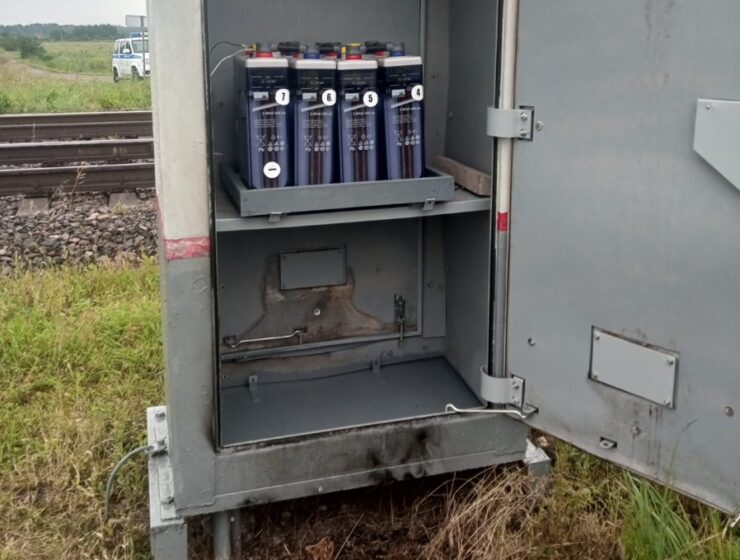 Подростка задержали за попытку поджога релейных шкафов