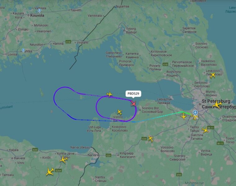 Грозовой фронт заставил два рейса совершить незапланированную посадку в «Пулково»