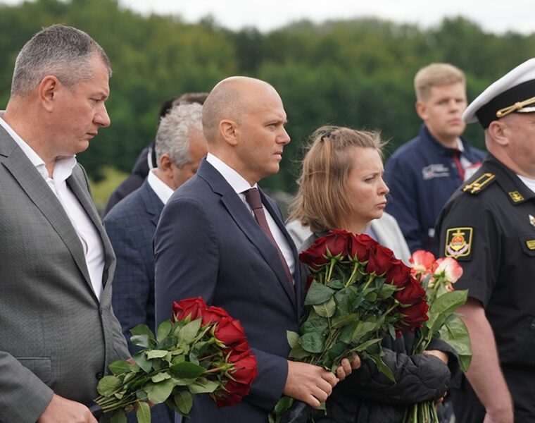 Алексей Беспрозванных почтил память Героя России Сергея Чебнёва