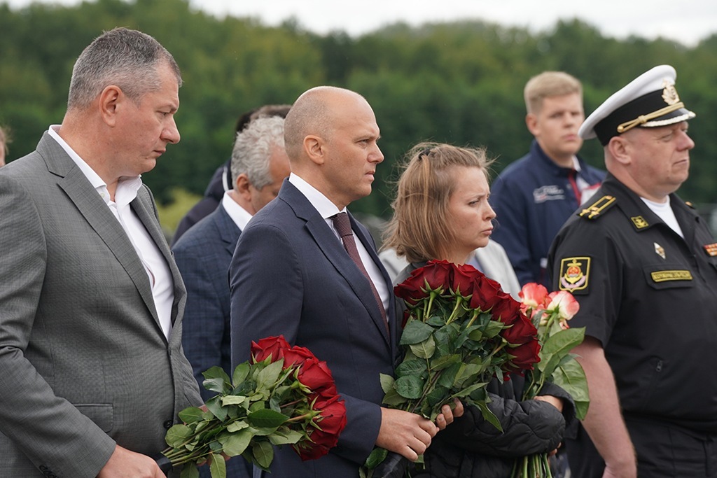 Алексей Беспрозванных почтил память Героя России Сергея Чебнёва