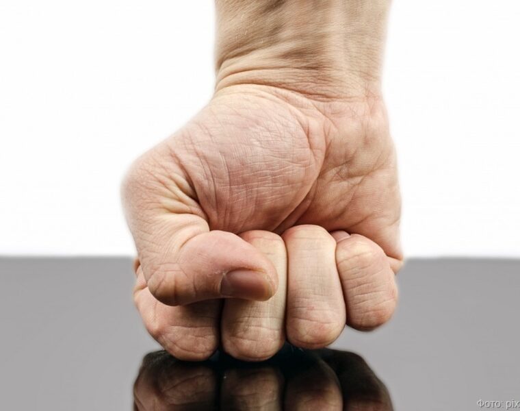 Уличные разборки в Калининграде закончились уголовкой за поломанную челюсть