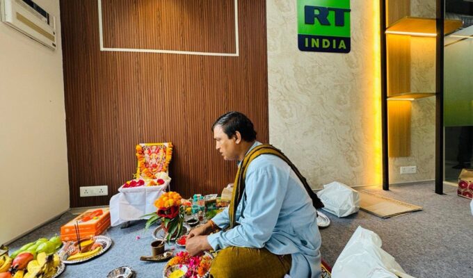 «Ещё не начали вещание, а BBC уже нервничает»: RT запускает телеканал в Индии
