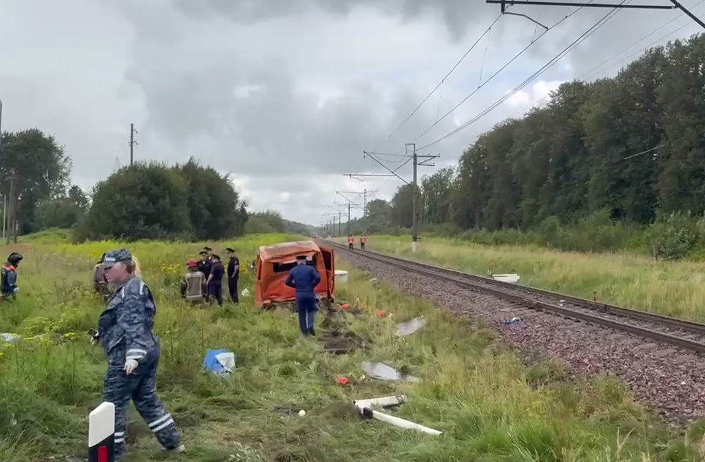 Прокуратура взяла под контроль смертельное ДТП с поездом и микроавтобусом
