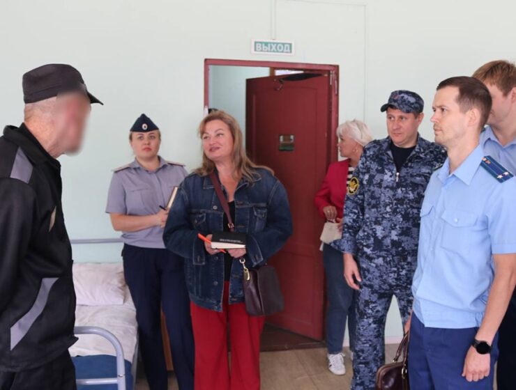 За колючей проволокой: прокурор с общественниками проверили калининградскую колонию