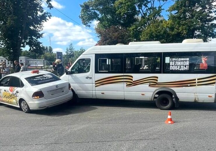 В Калининграде произошло ДТП с участием маршрутного такси В Калининграде произошло ДТП с участием маршрутного такси