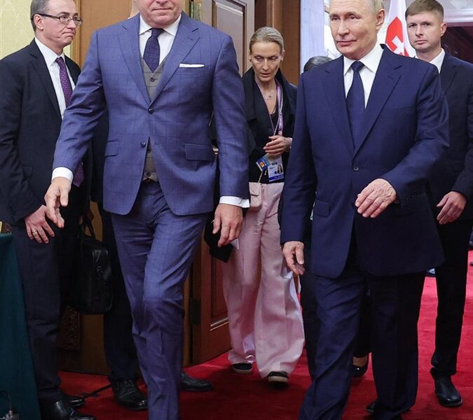 Фицо в Пекине обсудил с Путиным атаки на «Дружбу»