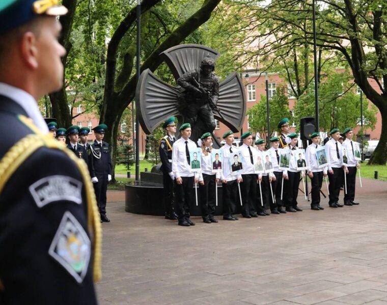 В Калининграде почтили память героев в День солидарности в борьбе с терроризме
