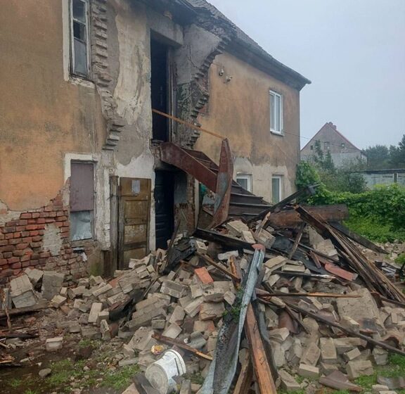 В Советске начали сносить дом с живущими там людьми