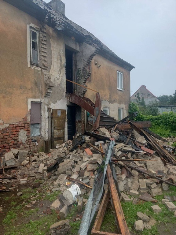 В Советске начали сносить дом с живущими там людьми