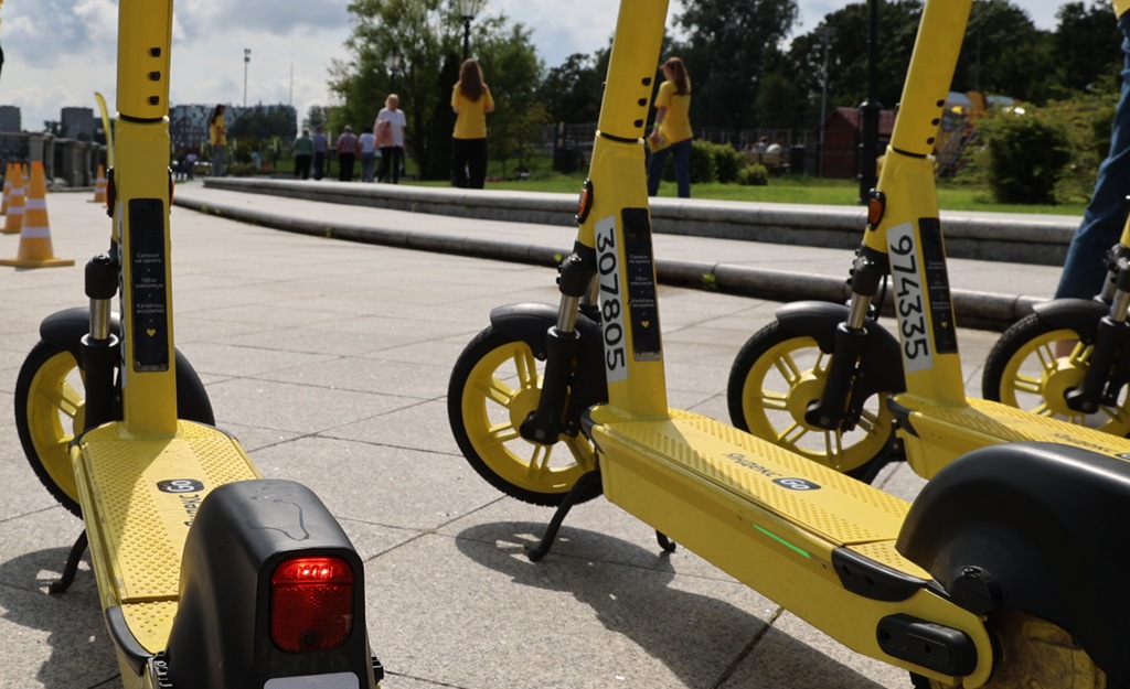 Прокуратура взыскала 704 тысячи рублей для пенсионерки, пострадавшей от электросамоката