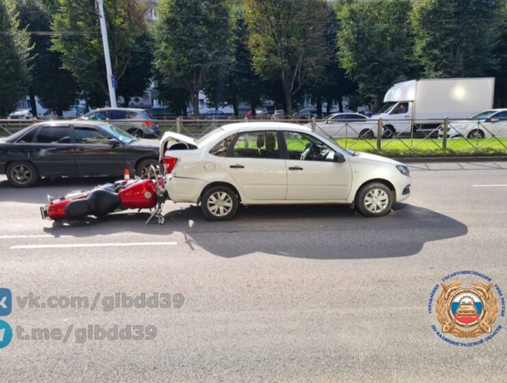 Мотоциклист госпитализирован после столкновения на Московском проспекте в Калининграде