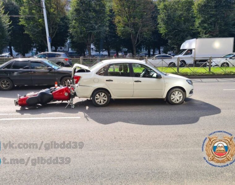 Мотоциклист госпитализирован после столкновения на Московском проспекте в Калининграде