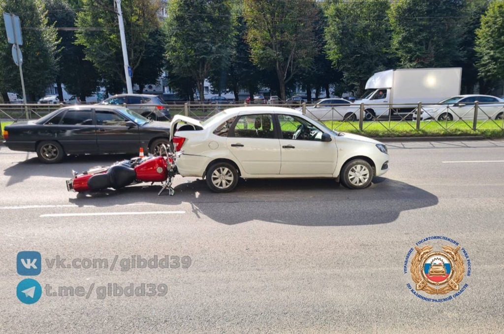 Мотоциклист госпитализирован после столкновения на Московском проспекте в Калининграде