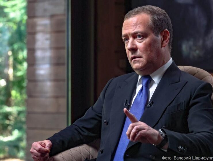 Медведев назвал европейских лидеров «ничтожными дегенератами» Медведев назвал европейских лидеров «ничтожными дегенератами»