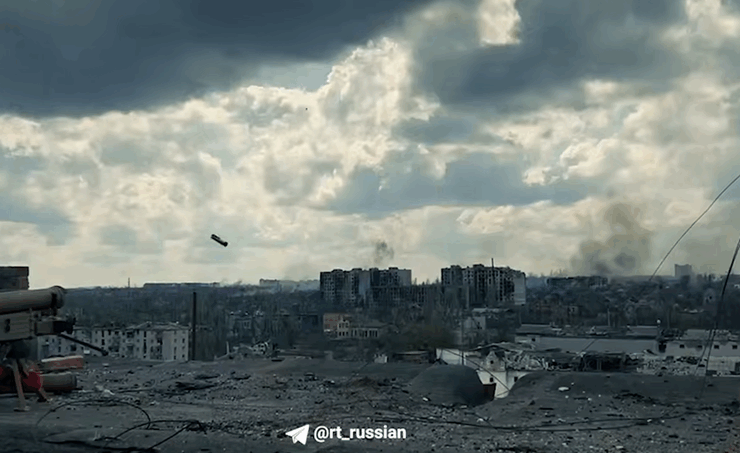 «Под Богом и огнём»: военкор RT представил фильм о вере на передовой