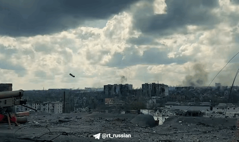 «Под Богом и огнём»: военкор RT представил фильм о вере на передовой