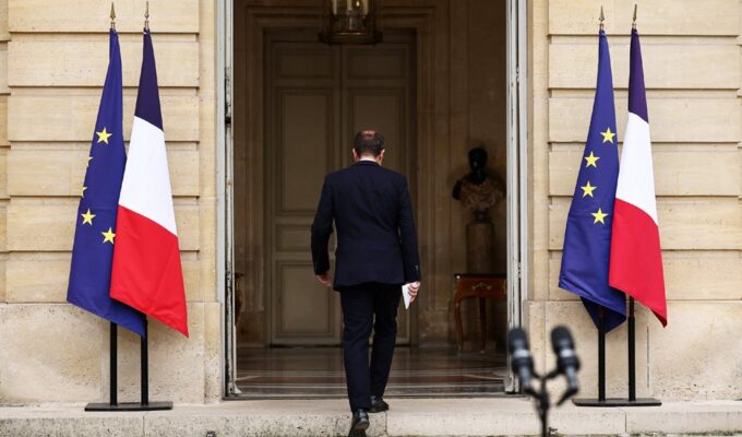 Макрон в политической ловушке