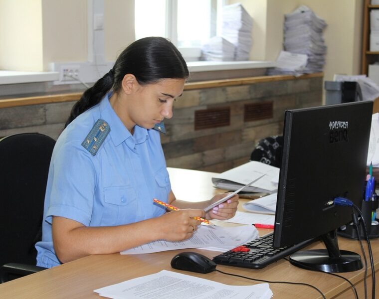 Запрет на регистрацию недвижимости и транспорта заставил калининградца погасить долги