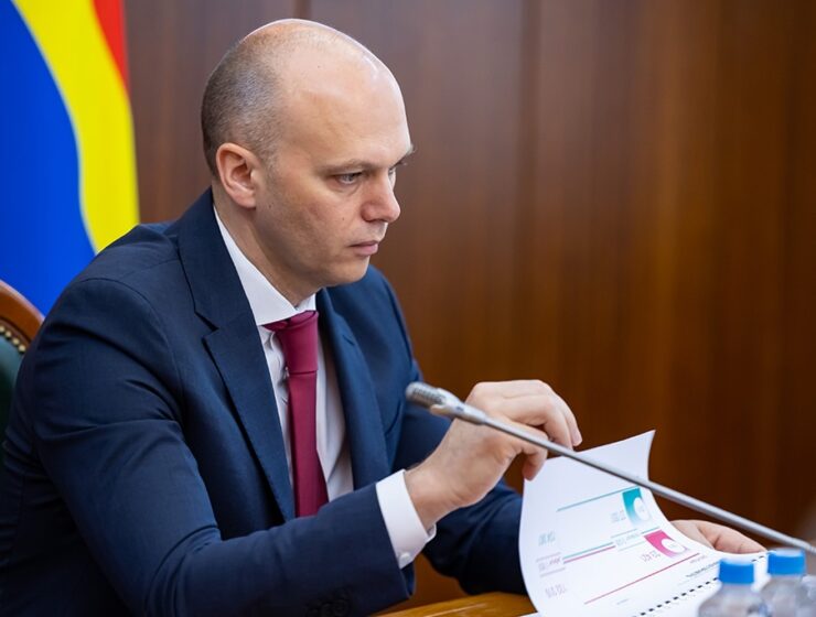 Власти Калининградской области увеличат расходы на чиновников