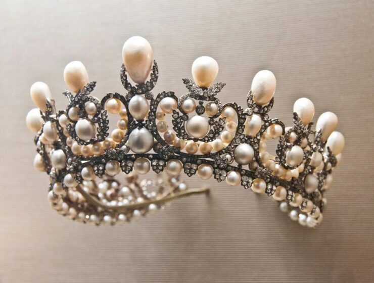 В Лувре похитили императорские драгоценности на миллионы евро В Лувре похитили императорские драгоценности на миллионы евро