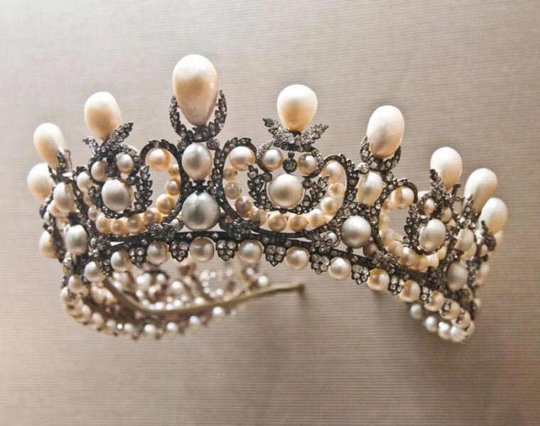 В Лувре похитили императорские драгоценности на миллионы евро